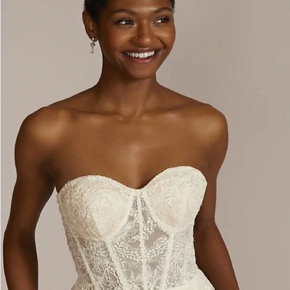 HOST PICK ✨ Floral Appliqué Corset Bodice Wedding Gown 🤍 - Picture 6 of 17